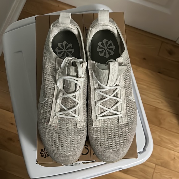 Women’s light bone vapormax 2021 flyknit - Picture 6 of 13